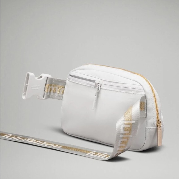 Lululemon Everywhere Belt Bag - Picture 3 of 3